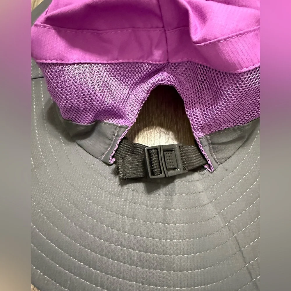 Sunshade (EUC) UV Protection Ponytail Sun Hat in Purple and Gray Size: O/S